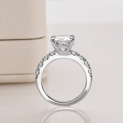 Ring mit Moissanit-Solitär und Royal Pavé Band, vergoldet