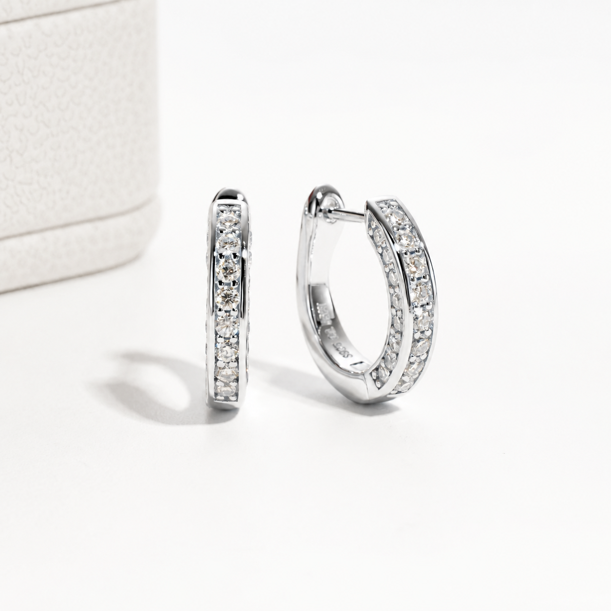 Boucles d'oreilles plaquées or Radiance Moissanite