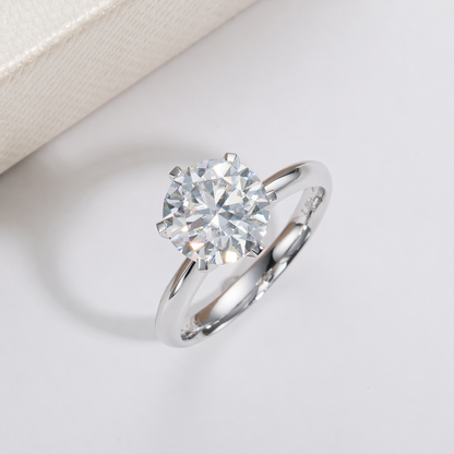 Bague Solitaire classique en moissanite brillante plaquée or blanc