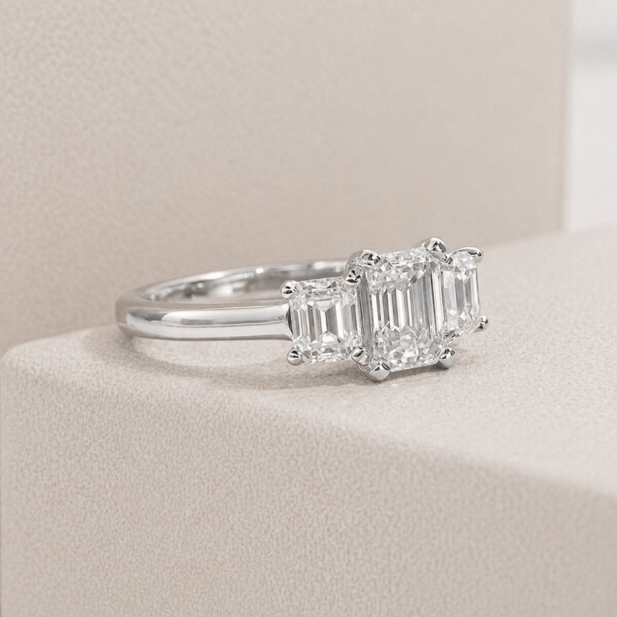Triplet Smaragd Schliff Moissanit Vergoldeter Ring