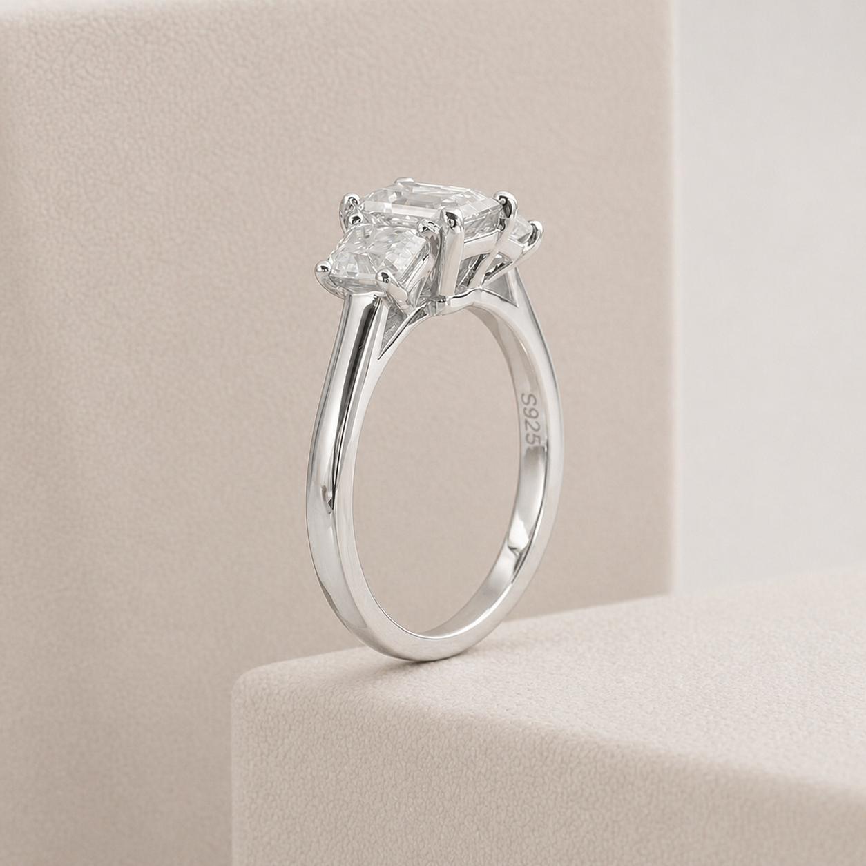 Triplet Smaragd Schliff Moissanit Vergoldeter Ring