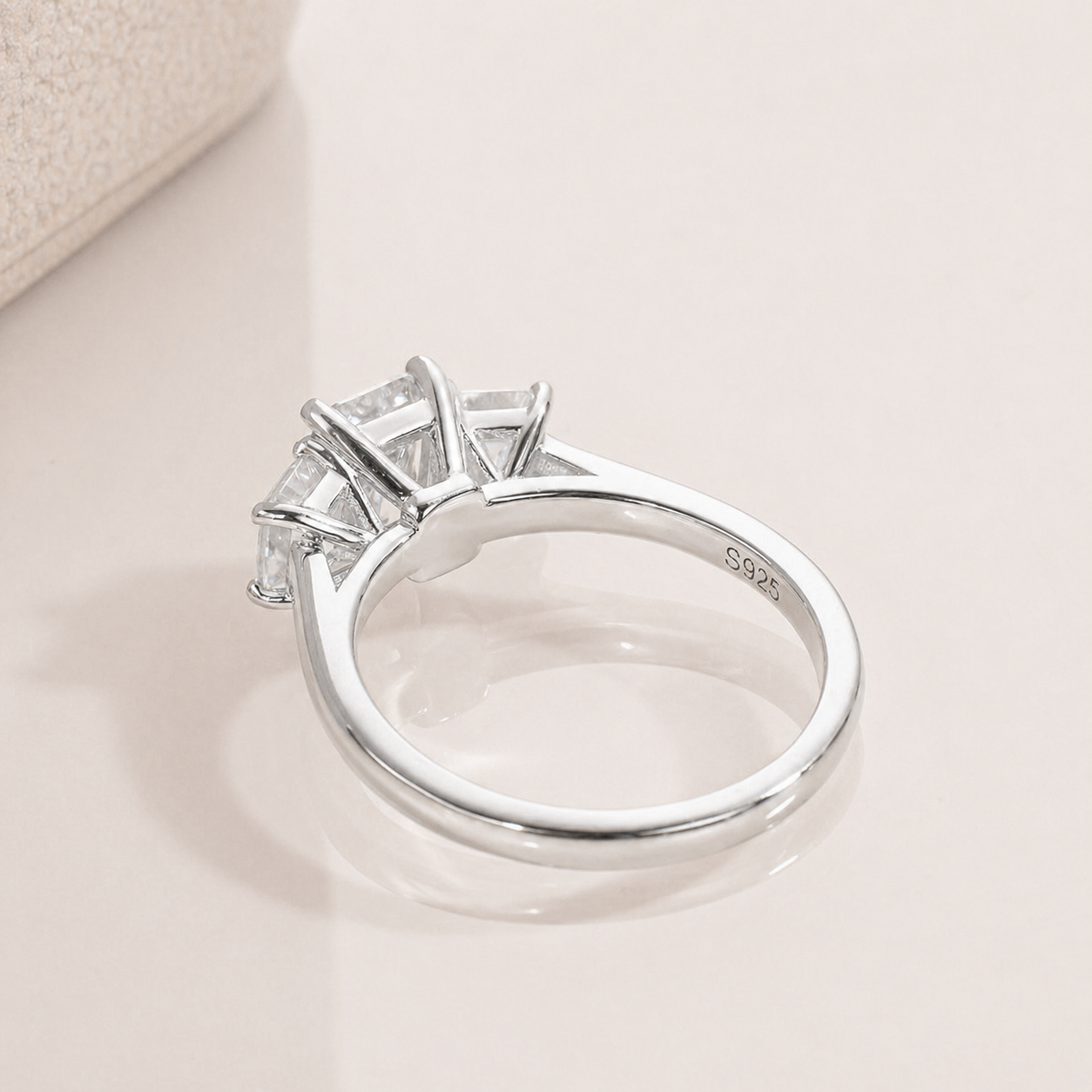Triplet Smaragd Schliff Moissanit Vergoldeter Ring