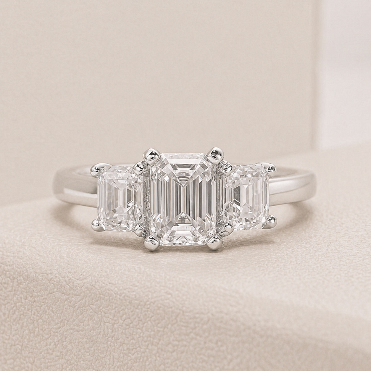 Triplet Smaragd Schliff Moissanit Vergoldeter Ring