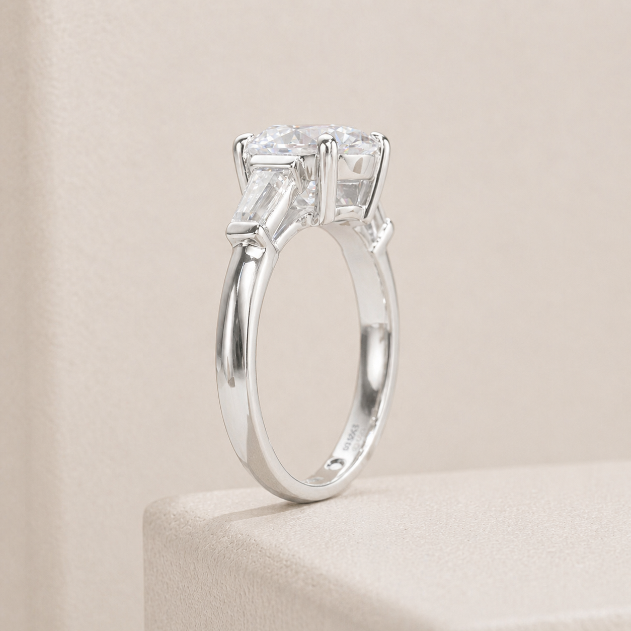 Dreifacher Moissanit vergoldeter Ring