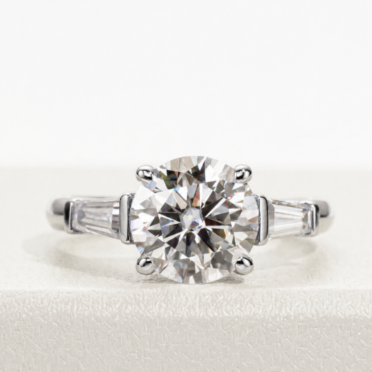 Dreifacher Moissanit vergoldeter Ring