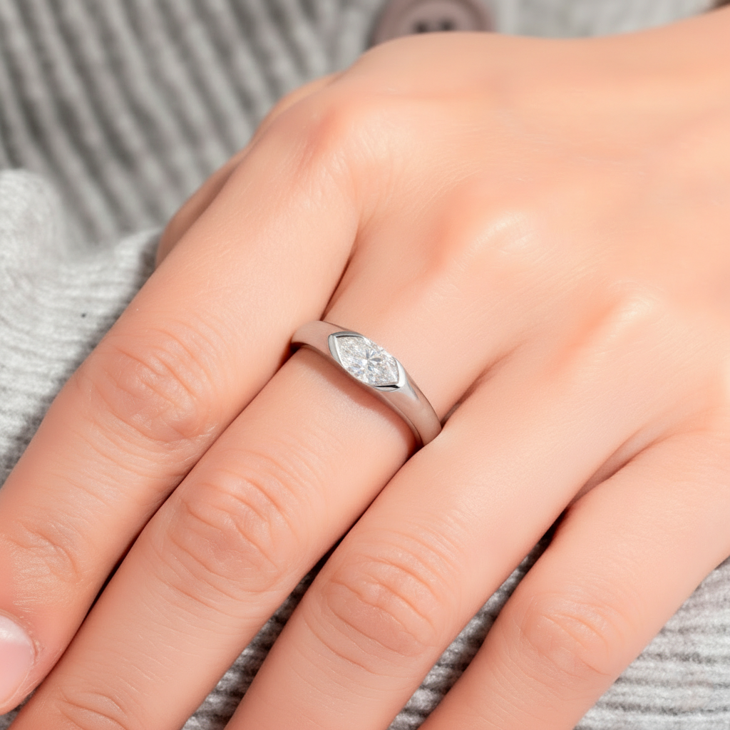 Eclipse Marquise Lünettengefasster vergoldeter Ring