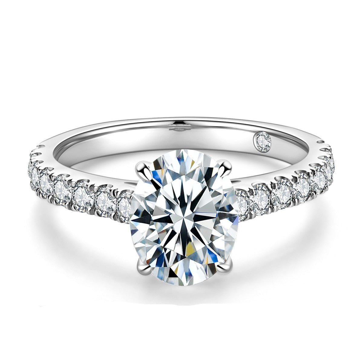 Anel Moissanite Oval Cravejado - Loratta