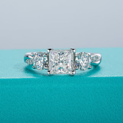 Anel Twisted Moissanite Cravejado - Loratta