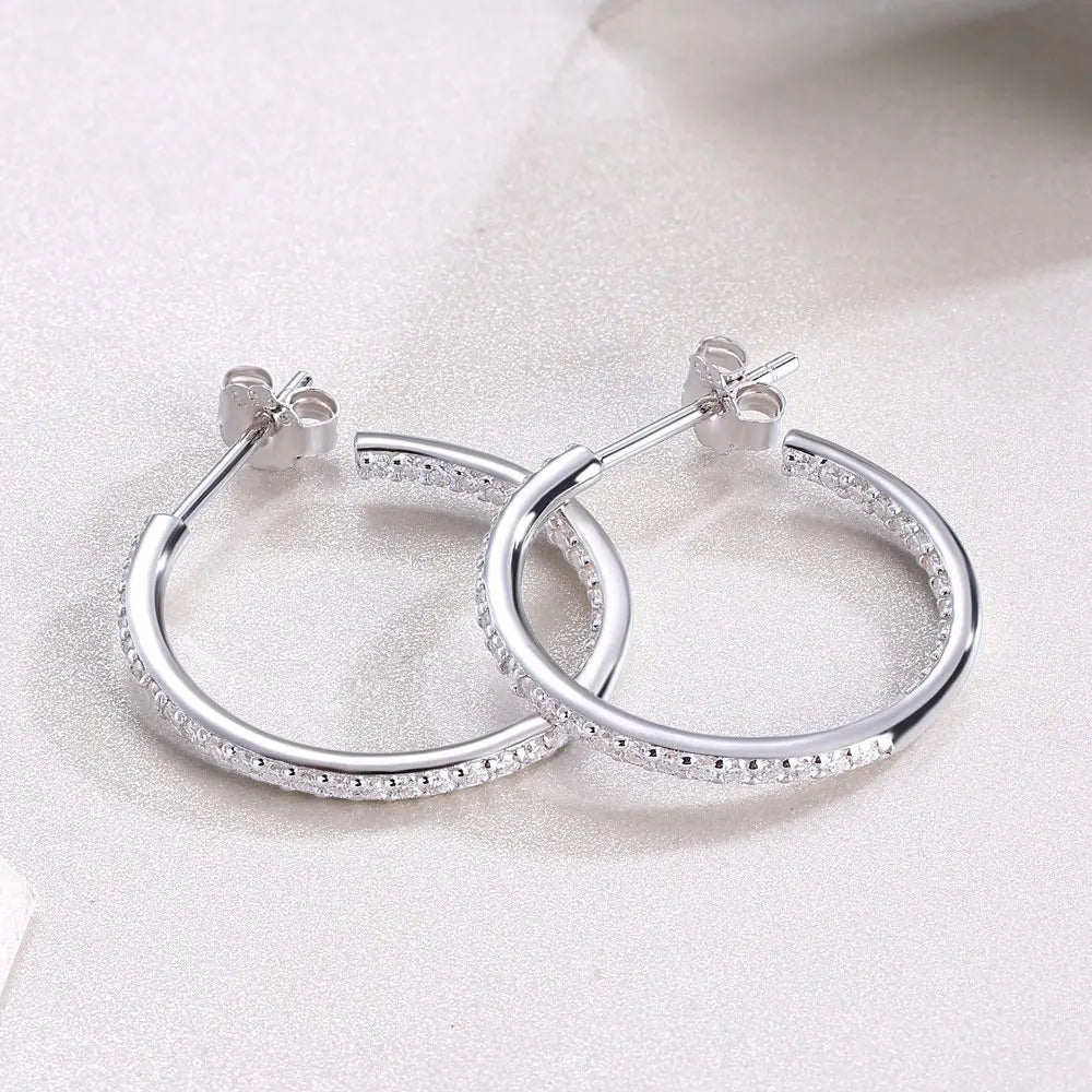 Brinco Argola Cravejado em Moissanites Folheado à Ouro Branco 18k - Loratta