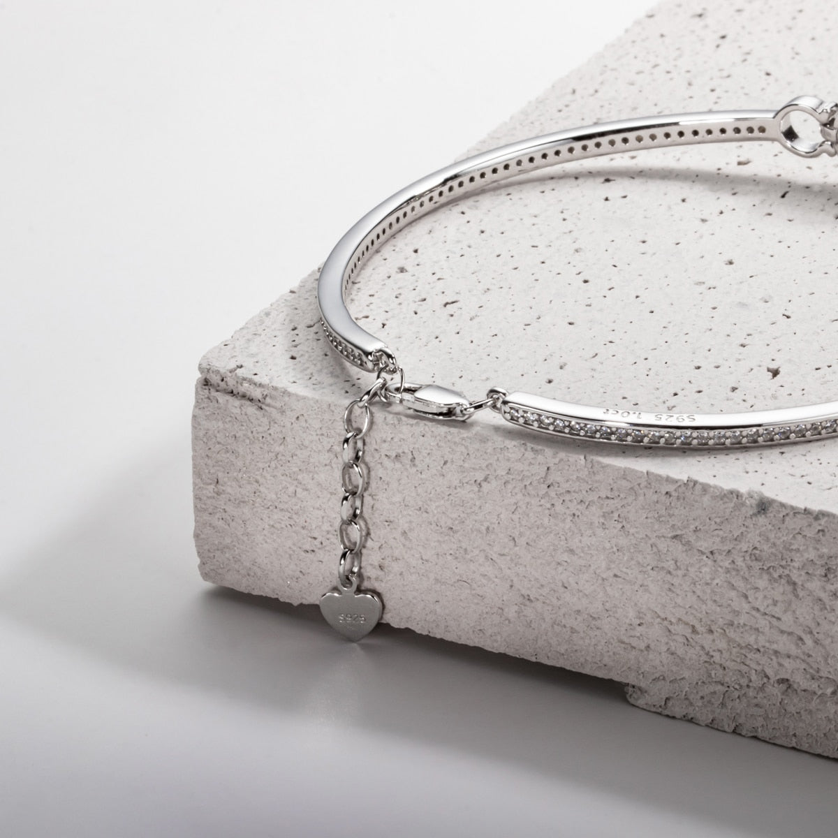 Bracelete Coroa Brilhante Moissanites e Prata Folheada à Ouro Branco 18k - Loratta