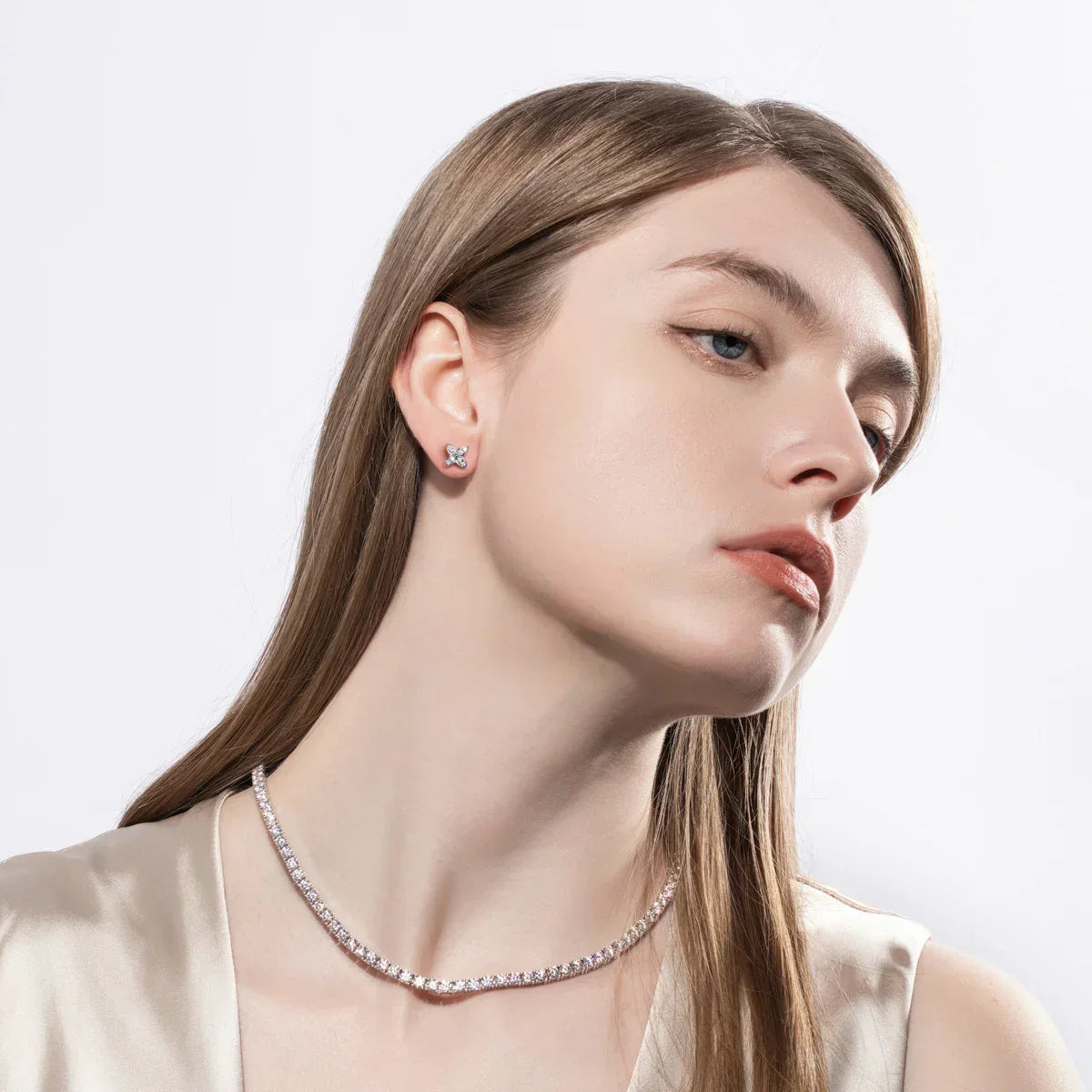 Boucles d'oreilles plaquées or avec pierres de moissanite scintillantes