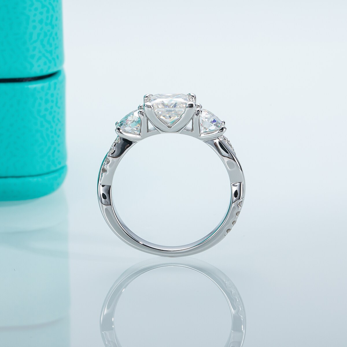 Anel Twisted Moissanite Cravejado - Loratta