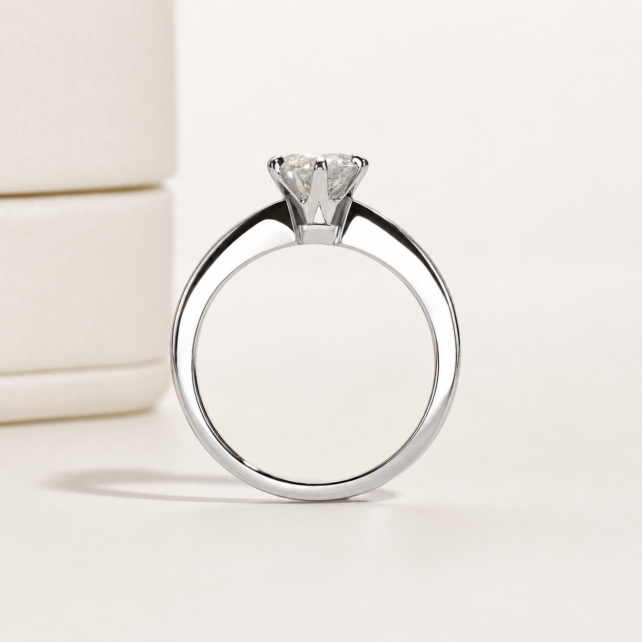Bague Fée en Moissanite Sertie en Canal et Plaqué Or