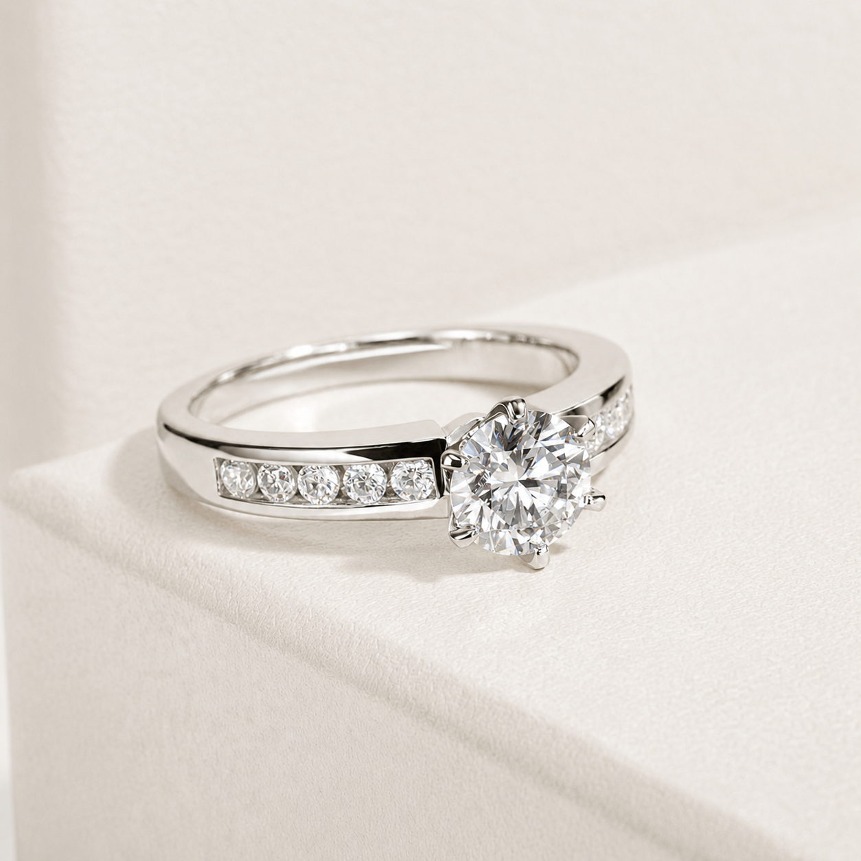 Bague Fée en Moissanite Sertie en Canal et Plaqué Or