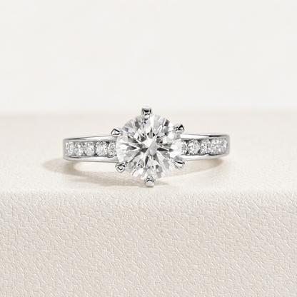 Bague Fée en Moissanite Sertie en Canal et Plaqué Or