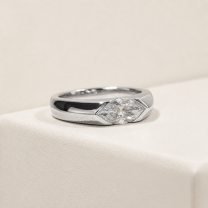 Eclipse Marquise Lünettengefasster vergoldeter Ring