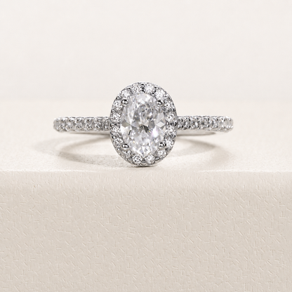 Bague plaquée or moissanite Grace avec halo ovale