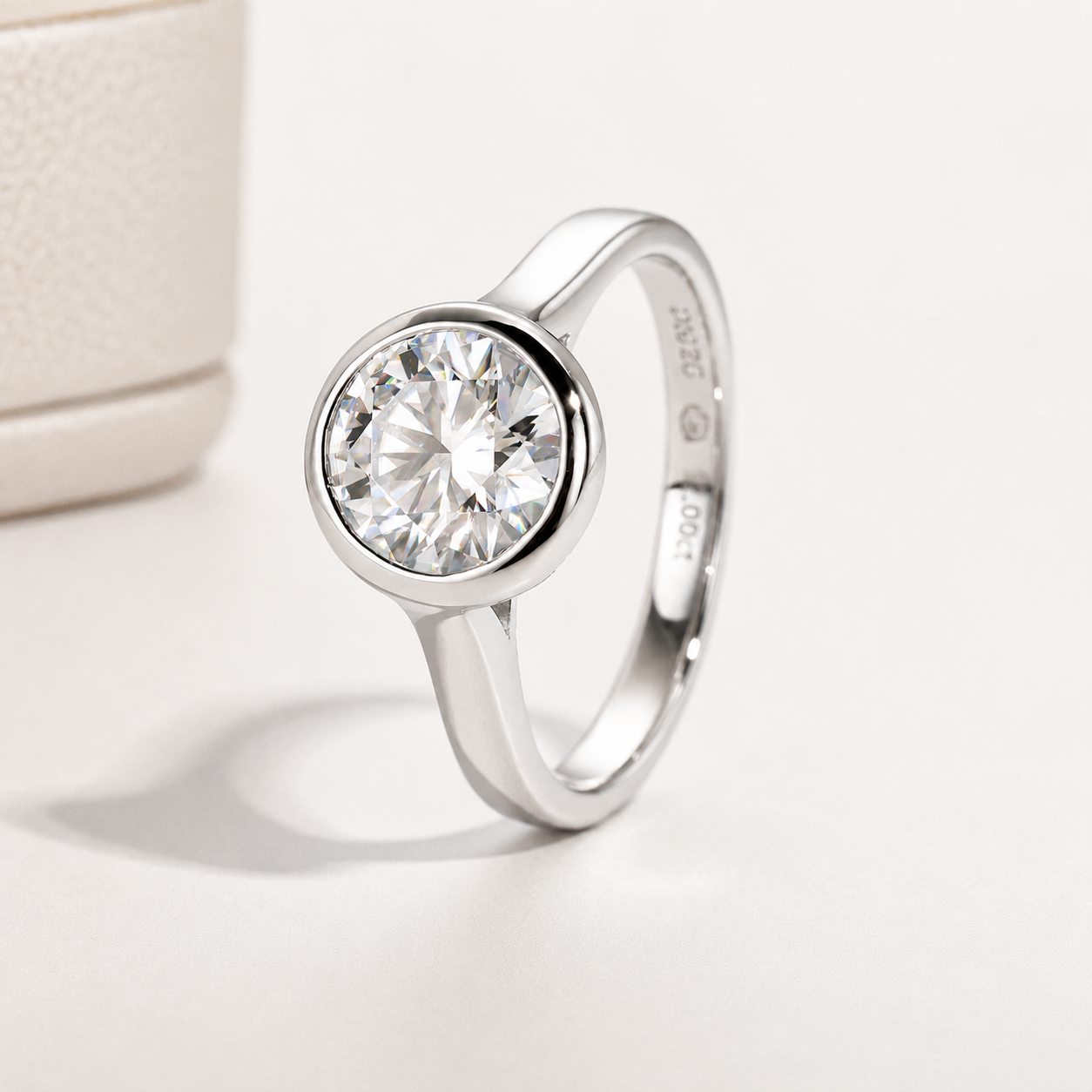 Point of Light Moissanite Solitärring