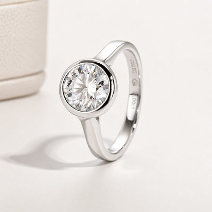 Point of Light Moissanite Solitärring