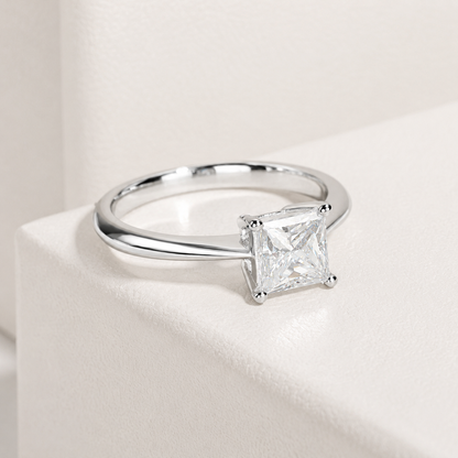 Bague en moissanite taille princesse plaquée or pur