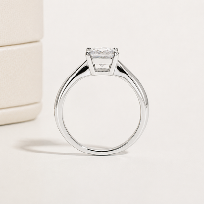 Bague en moissanite taille princesse plaquée or pur