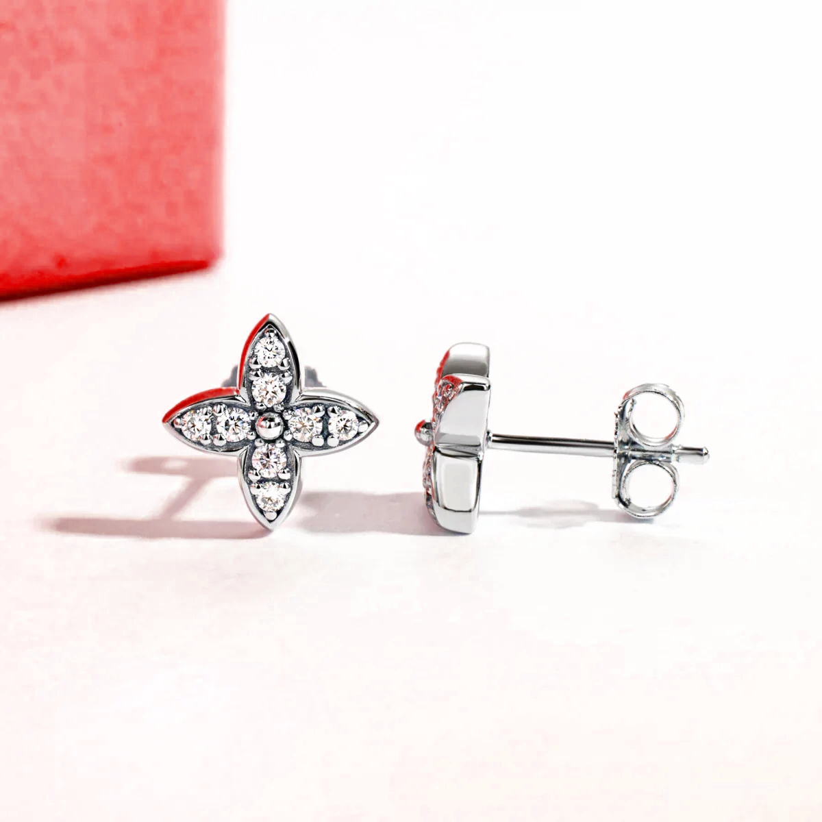 Boucles d'oreilles plaquées or avec pierres de moissanite scintillantes