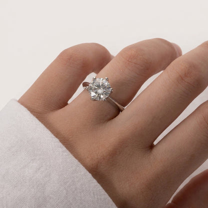 Bague Solitaire classique en moissanite brillante plaquée or blanc