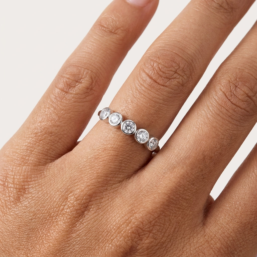 Bague demi-éternité en moissanite et plaqué or cinq pierres